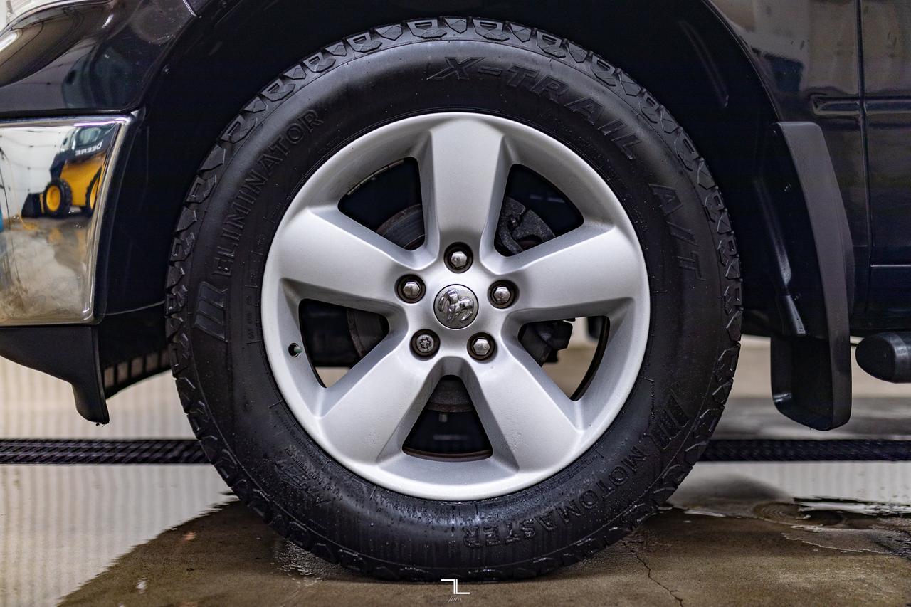 2022 Ram 1500 Classic 4x4 Crew Cab SLT Nav Roof BCam Red Deer AB