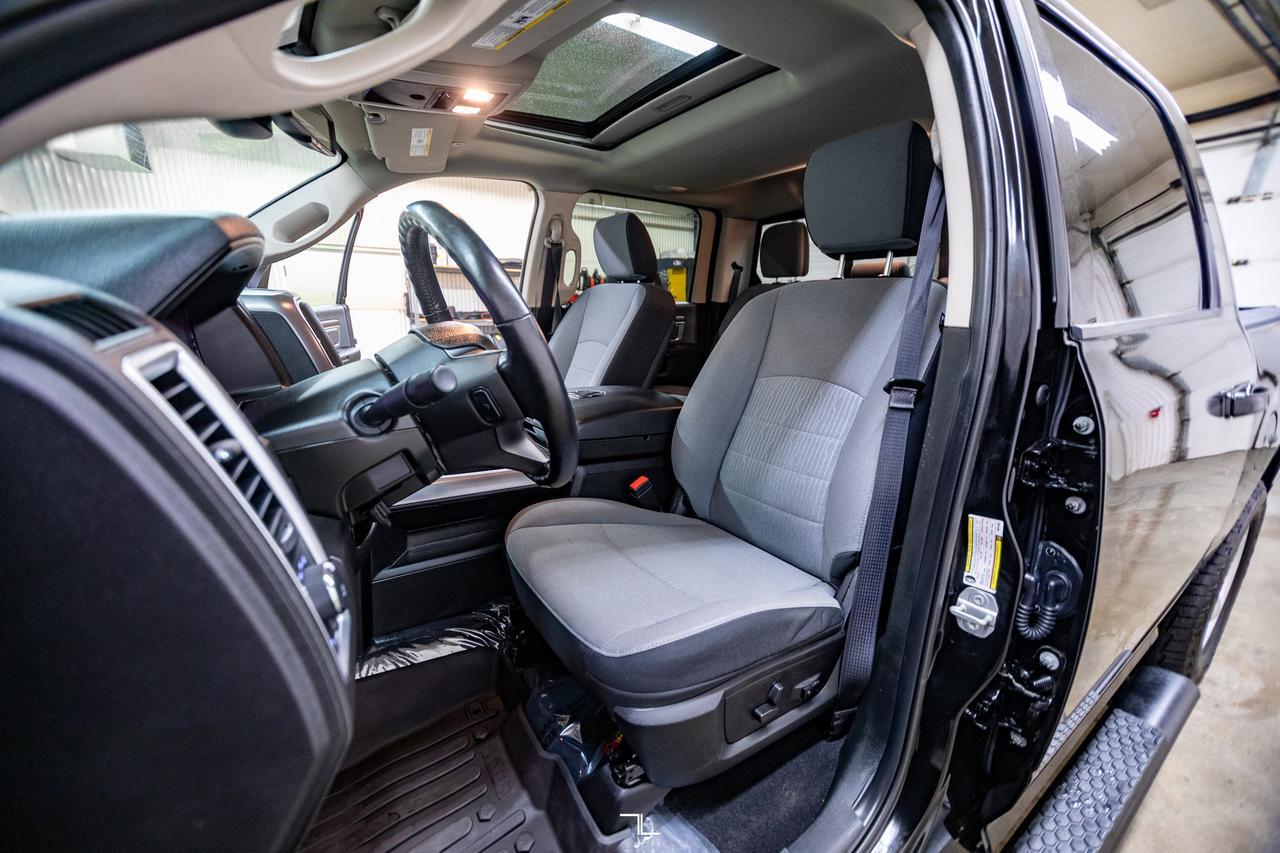 2022 Ram 1500 Classic 4x4 Crew Cab SLT Nav Roof BCam Red Deer AB