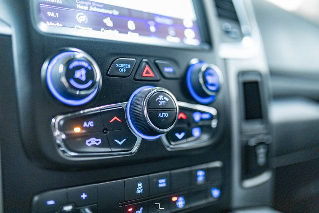 2022 Ram 1500 Classic 4x4 Crew Cab SLT Nav Roof BCam Red Deer AB