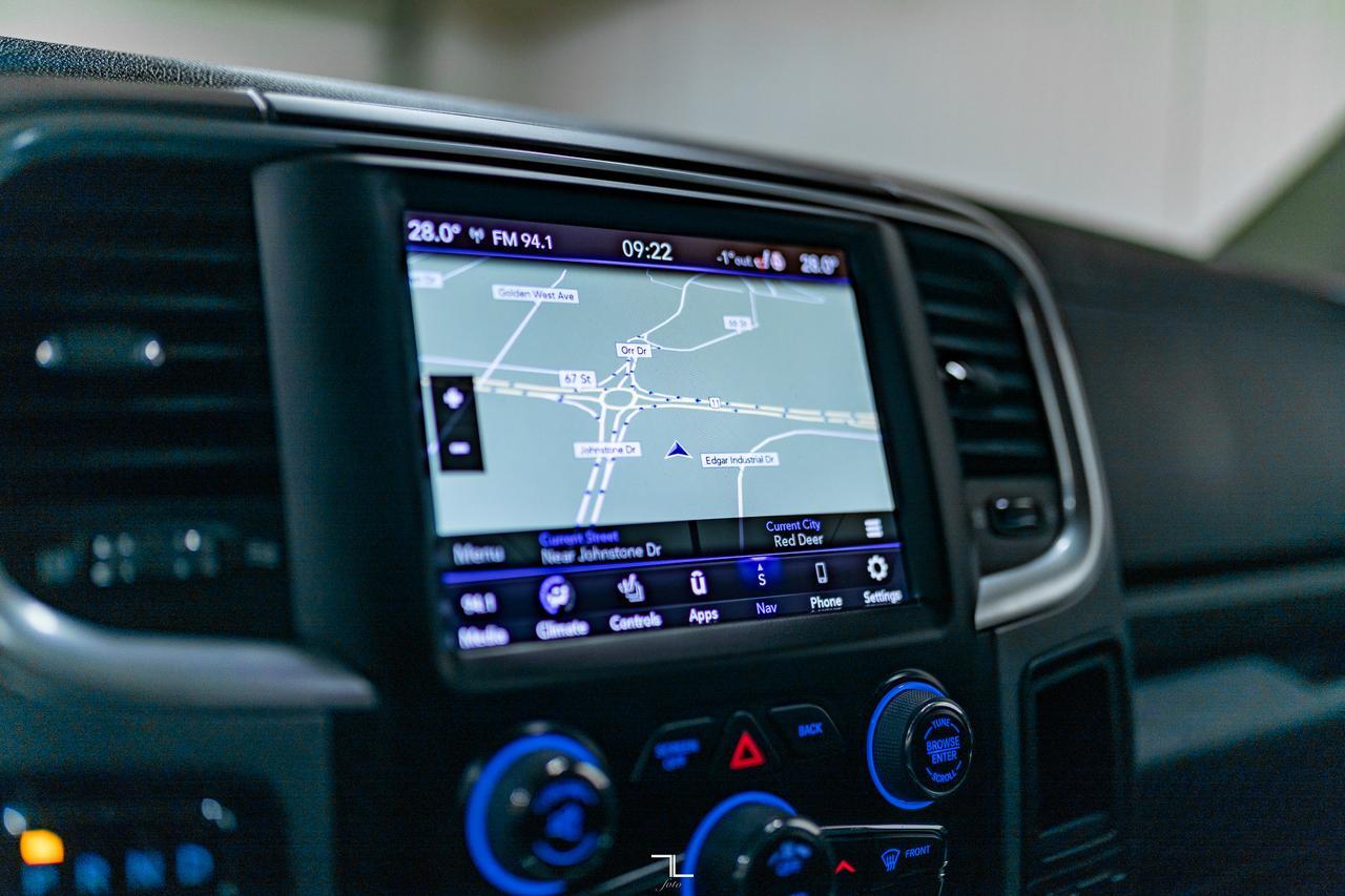 2022 Ram 1500 Classic 4x4 Crew Cab SLT Nav Roof BCam Red Deer AB