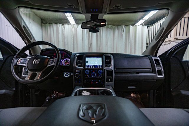 2022 Ram 1500 Classic 4x4 Crew Cab SLT Nav Roof BCam Red Deer AB