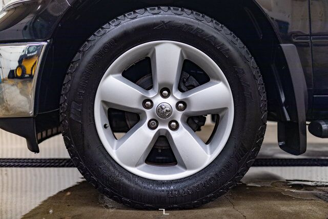 2022 Ram 1500 Classic 4x4 Crew Cab SLT Nav Roof BCam Red Deer AB