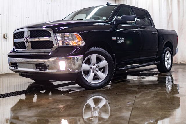 2022 Ram 1500 Classic 4x4 Crew Cab SLT Nav Roof BCam Red Deer AB