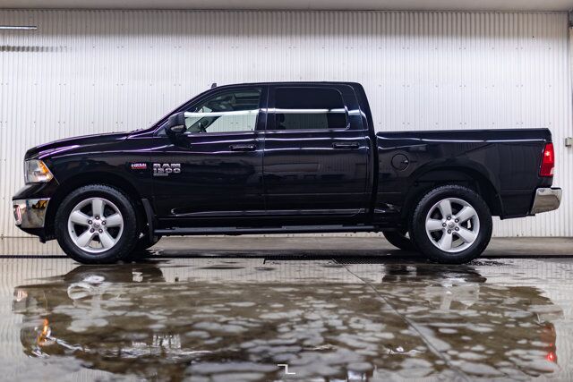 2022 Ram 1500 Classic 4x4 Crew Cab SLT Nav Roof BCam Red Deer AB