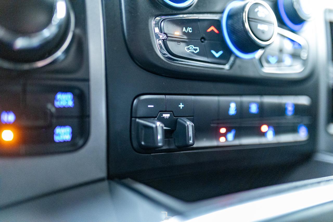 2022 Ram 1500 Classic 4x4 Crew Cab SLT Nav Roof BCam Red Deer AB