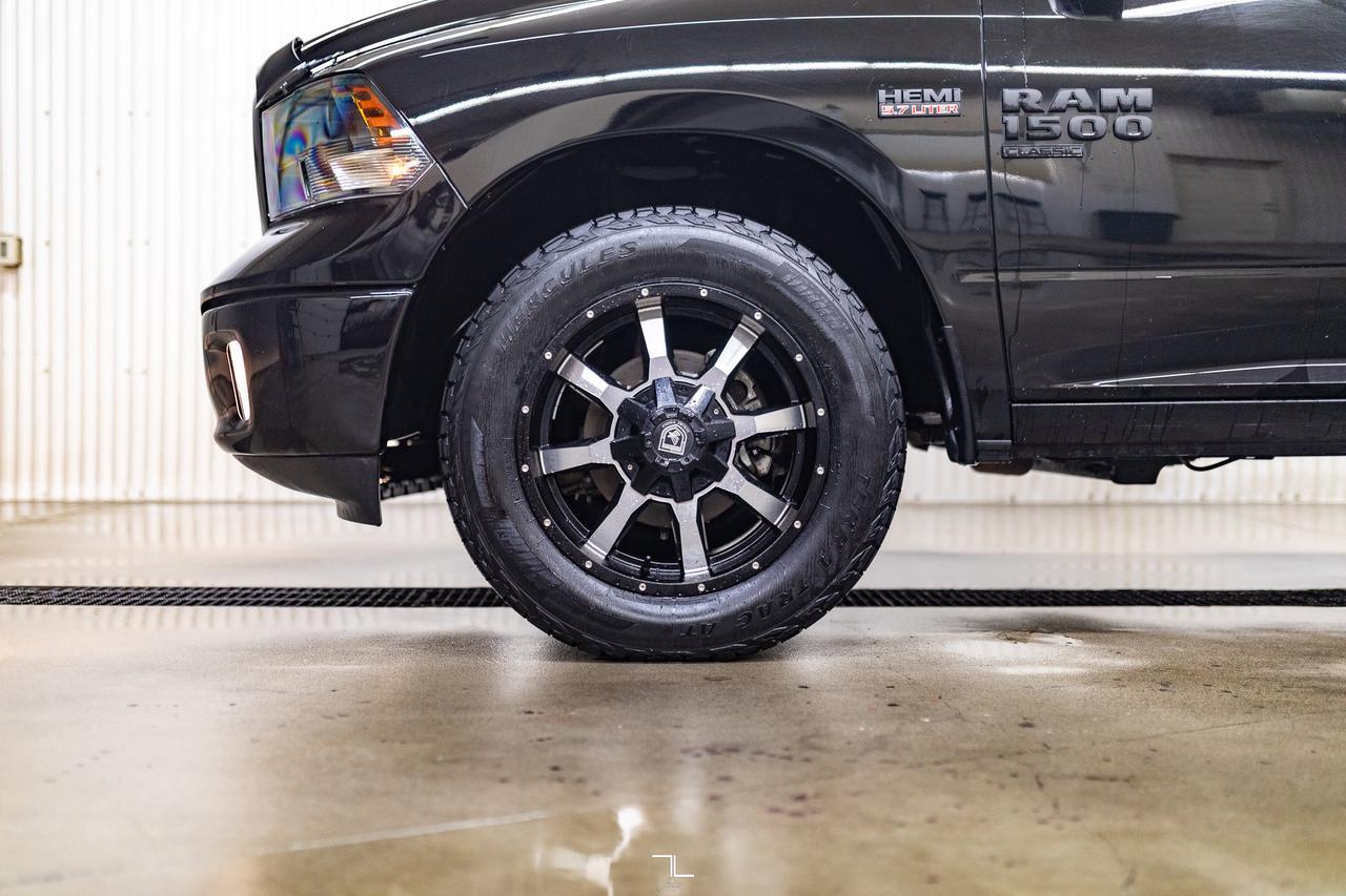 2022 Ram 1500 Classic 4x4 Crew Cab SLT Roof BCam Red Deer AB