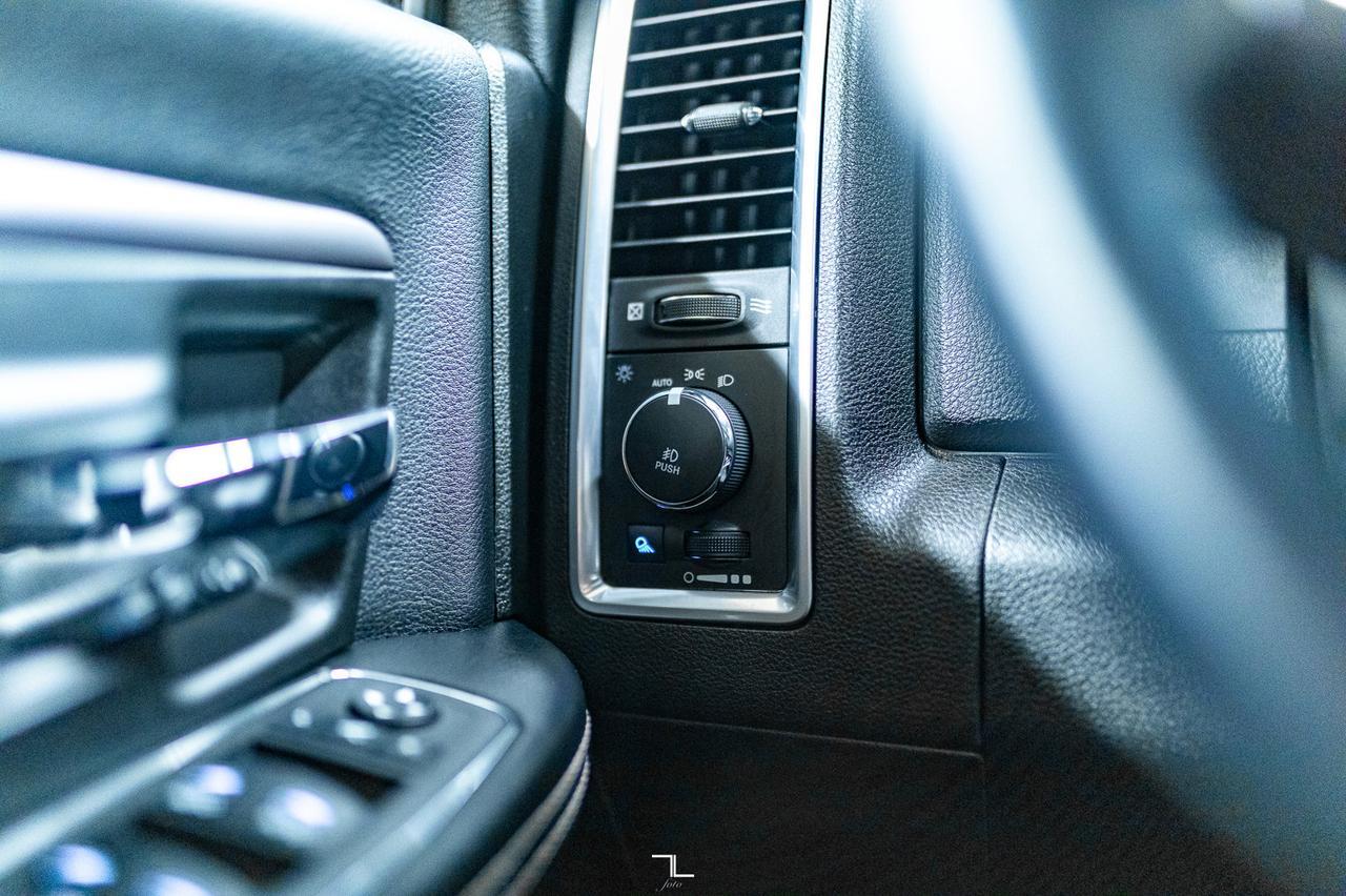 2022 Ram 1500 Classic 4x4 Crew Cab Warlock Leather Nav BCam Red Deer AB