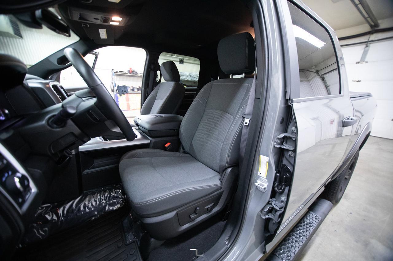 2022 Ram 1500 Classic 4x4 Crew Cab Warlock Nav BCam Red Deer AB