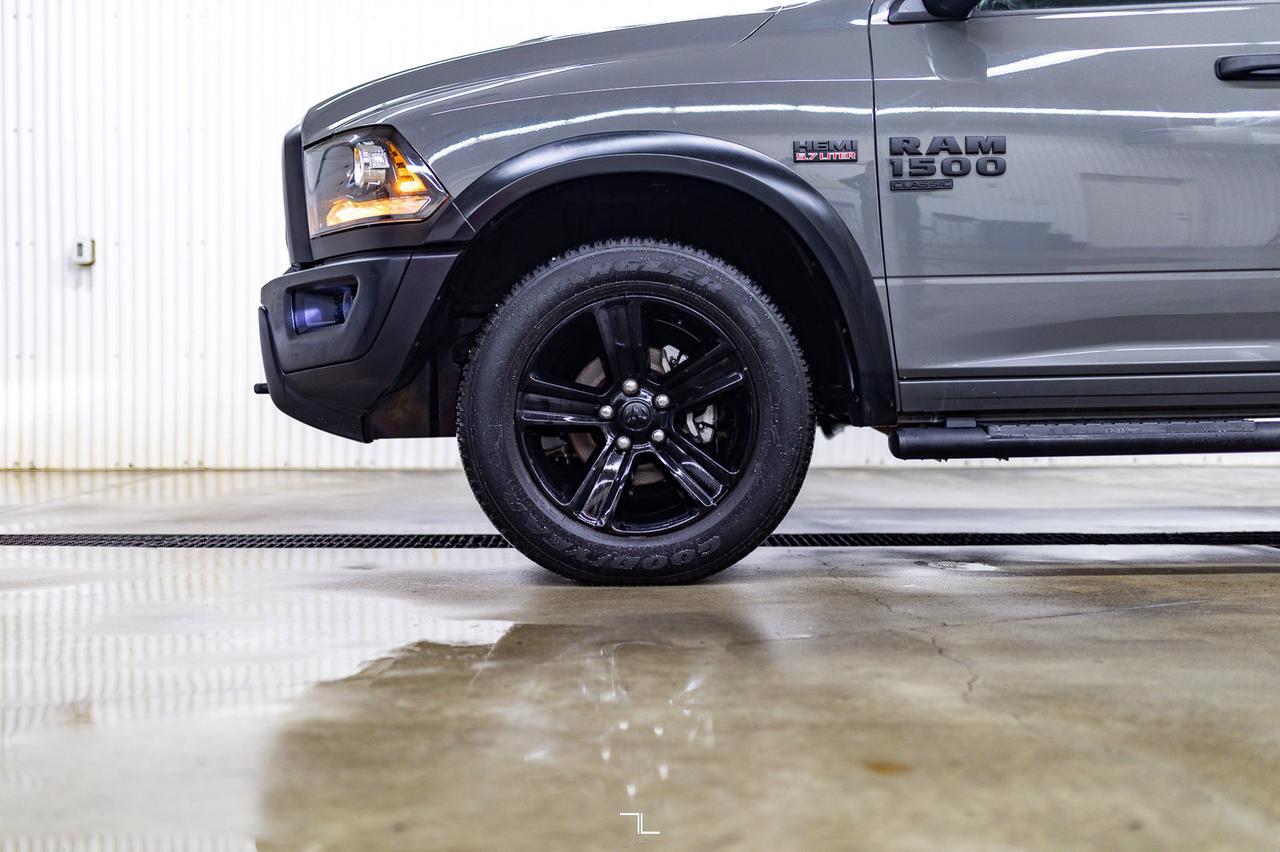 2022 Ram 1500 Classic 4x4 Crew Cab Warlock Nav BCam Red Deer AB