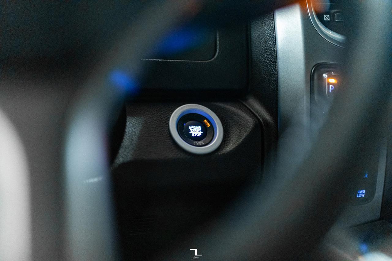 2022 Ram 1500 Classic 4x4 Crew Cab Warlock Nav BCam Red Deer AB