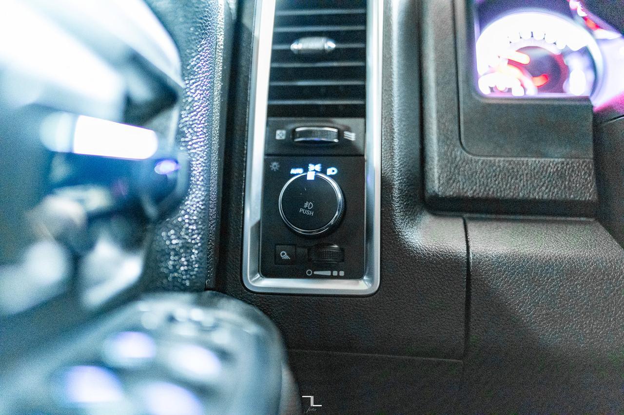 2022 Ram 1500 Classic 4x4 Crew Cab Warlock Nav BCam Red Deer AB