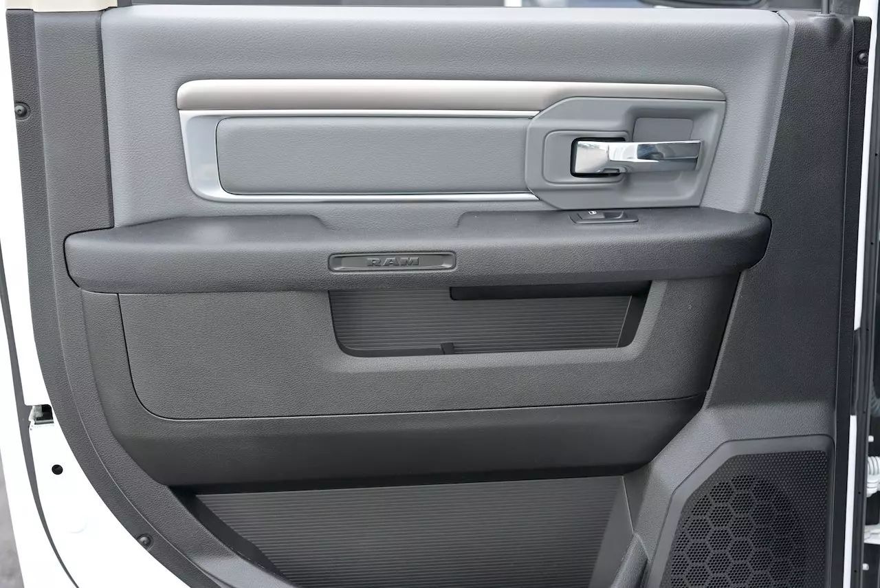 2022 Ram 1500 Classic Crew Cab SLT Pickup 4D 5 1/2 ft Doral FL