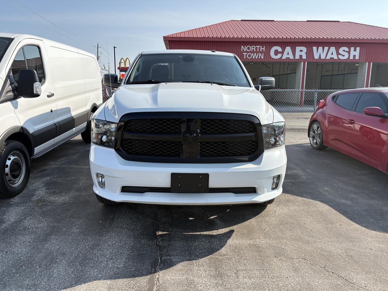 2022 Ram 1500 Classic Express 4WD CREW CAB 5'7" BOX Listowel ON