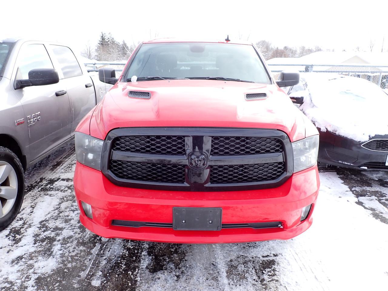 2022 Ram 1500 Classic Express 4WD CREW CAB 5'7" BOX Listowel ON