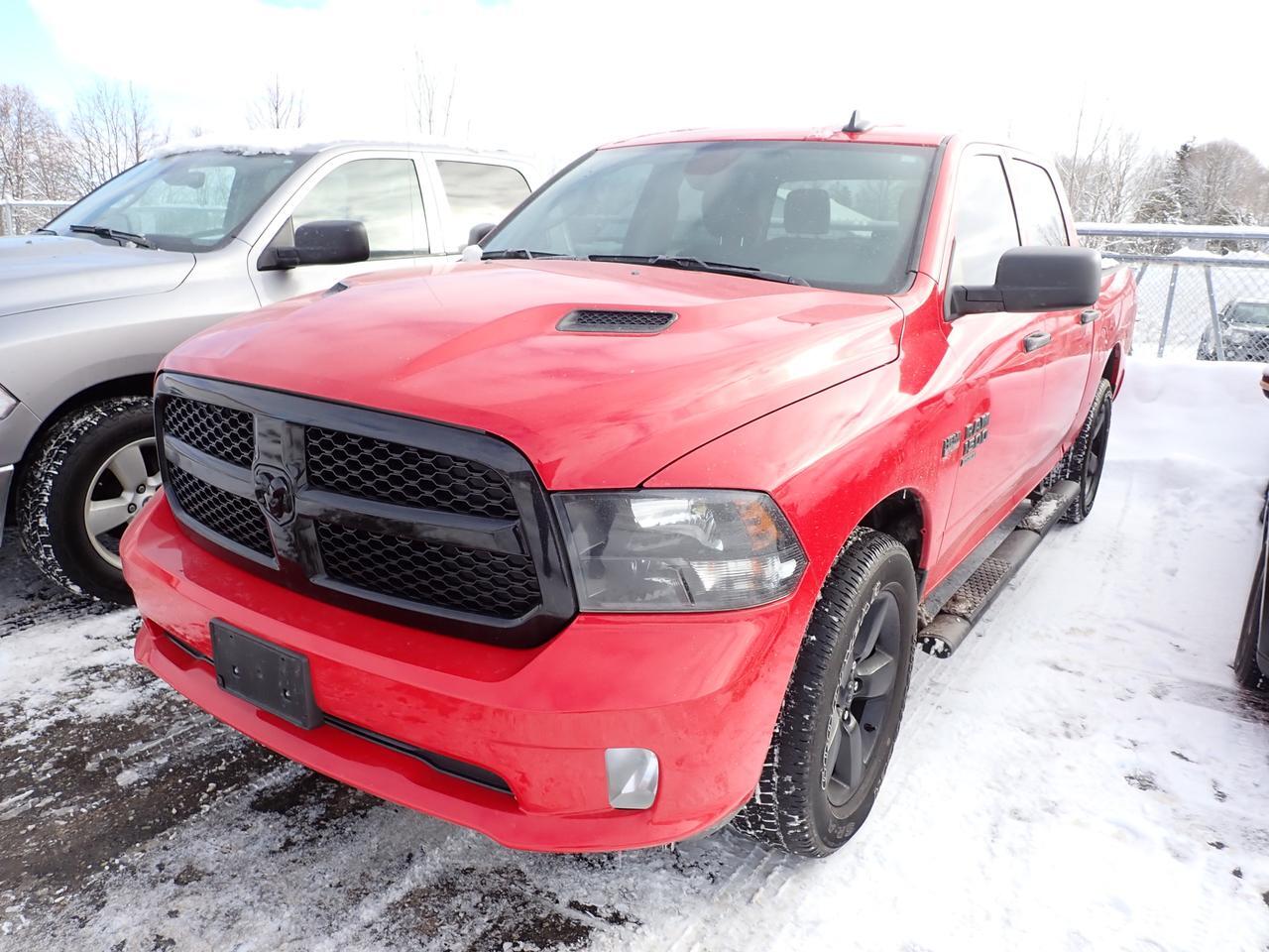2022 Ram 1500 Classic Express 4WD CREW CAB 5'7" BOX Listowel ON