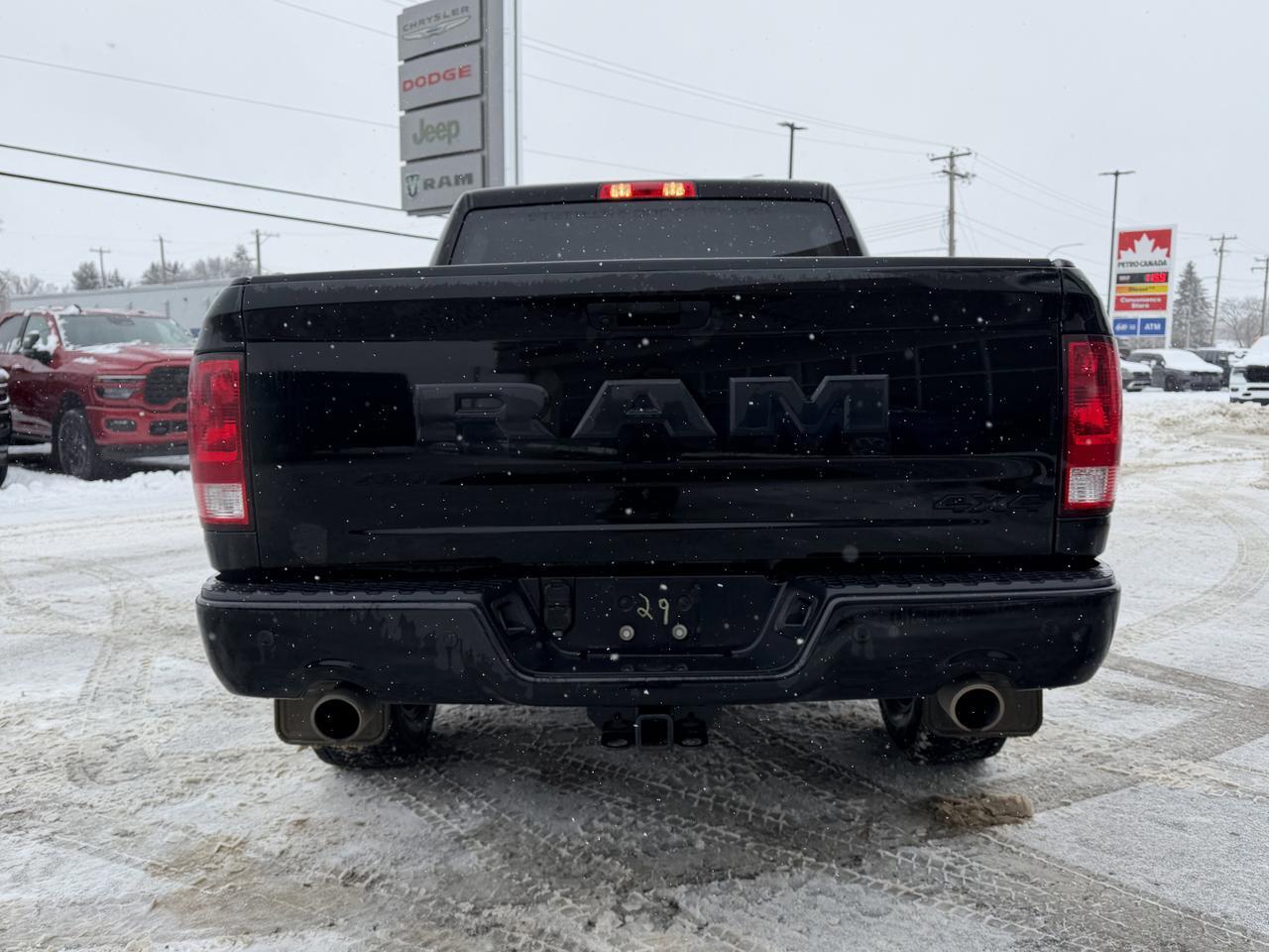2022 Ram 1500 Classic Express Night Edition 4x4 | HEMI V8 | Sport Hood | 8.4IN Touchscreen NAV | 20IN Black Wheels Redwater AB