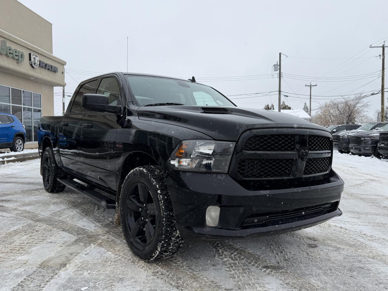 2022 Ram 1500 Classic Express Night Edition 4x4 | HEMI V8 | Sport Hood | 8.4IN Touchscreen NAV | 20IN Black Wheels Redwater AB