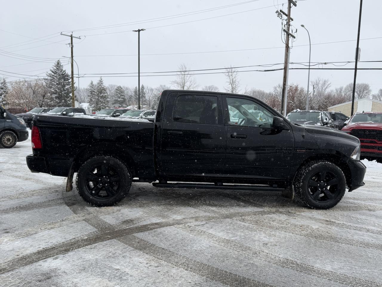2022 Ram 1500 Classic Express Night Edition 4x4 | HEMI V8 | Sport Hood | 8.4IN Touchscreen NAV | 20IN Black Wheels Redwater AB