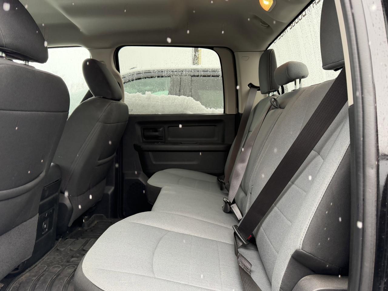 2022 Ram 1500 Classic Express Night Edition 4x4 | HEMI V8 | Sport Hood | 8.4IN Touchscreen NAV | 20IN Black Wheels Redwater AB