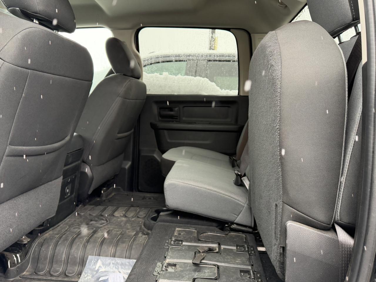 2022 Ram 1500 Classic Express Night Edition 4x4 | HEMI V8 | Sport Hood | 8.4IN Touchscreen NAV | 20IN Black Wheels Redwater AB