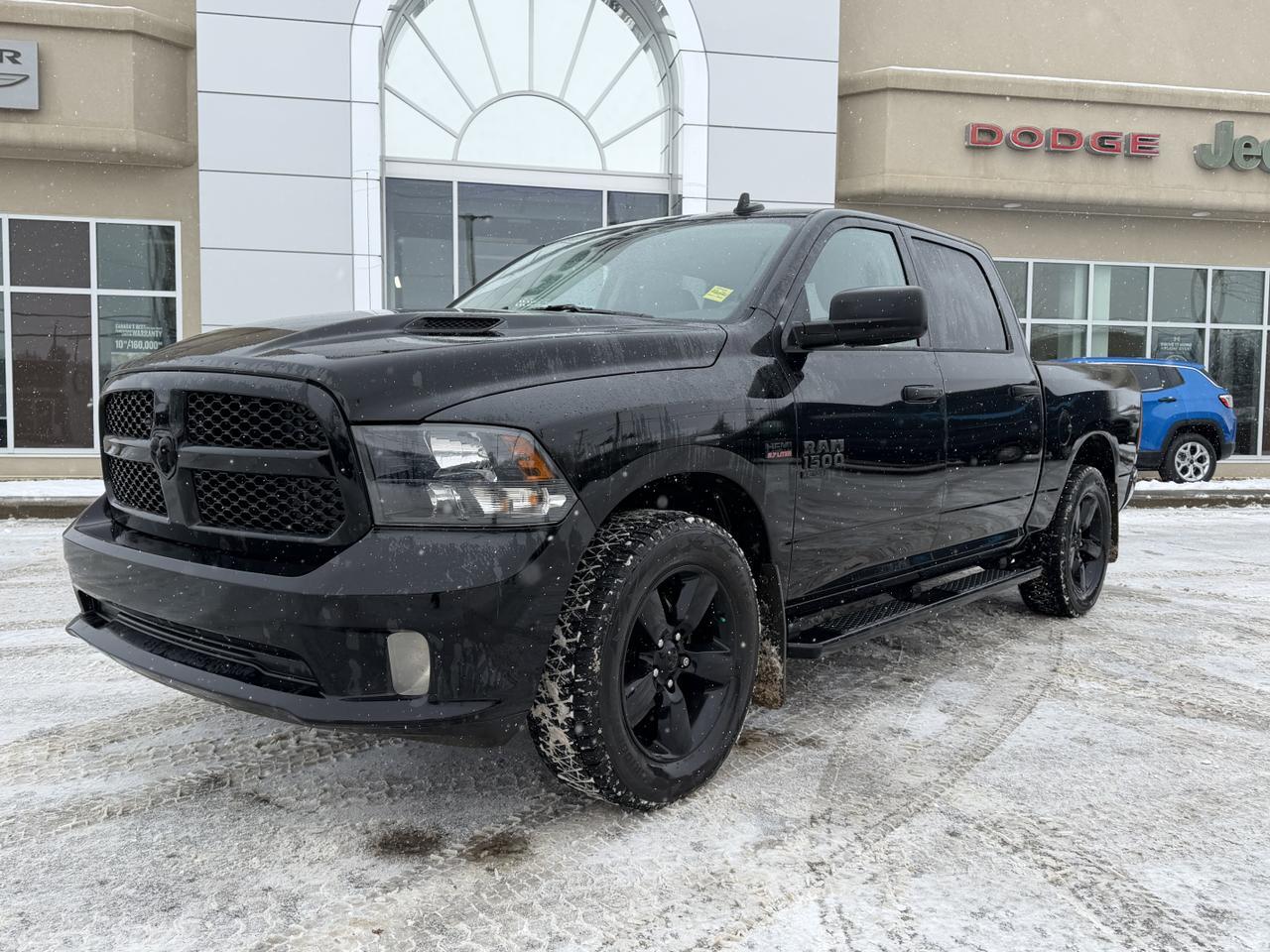 2022 Ram 1500 Classic Express Night Edition 4x4 | HEMI V8 | Sport Hood | 8.4IN Touchscreen NAV | 20IN Black Wheels Redwater AB