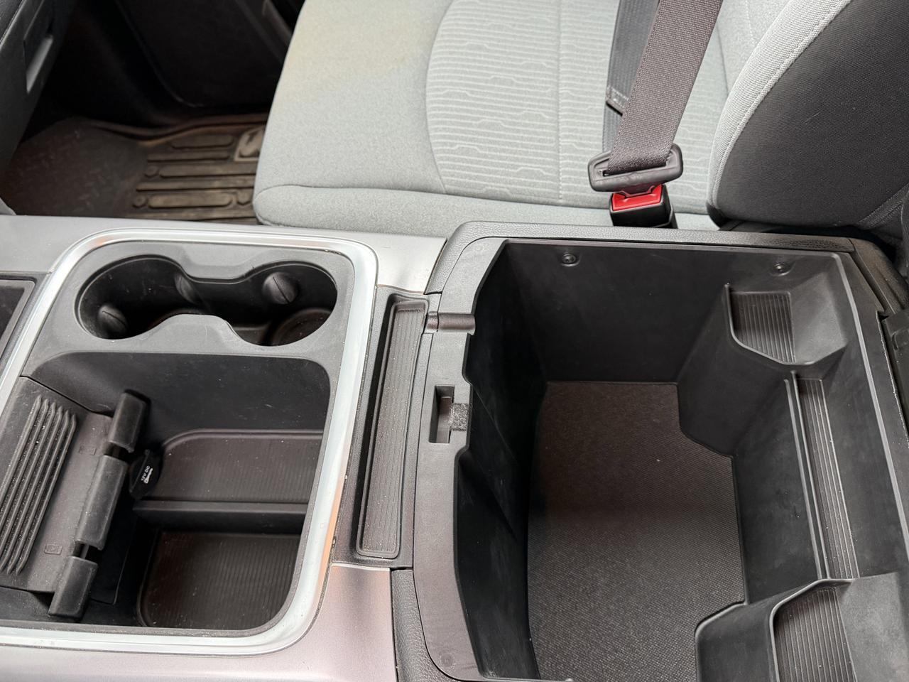 2022 Ram 1500 Classic Express Night Edition 4x4 | HEMI V8 | Sport Hood | 8.4IN Touchscreen NAV | 20IN Black Wheels Redwater AB