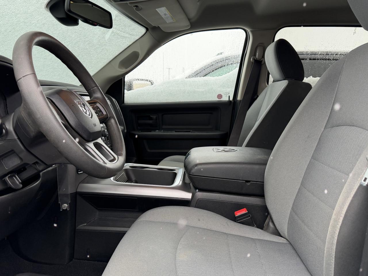 2022 Ram 1500 Classic Express Night Edition 4x4 | HEMI V8 | Sport Hood | 8.4IN Touchscreen NAV | 20IN Black Wheels Redwater AB