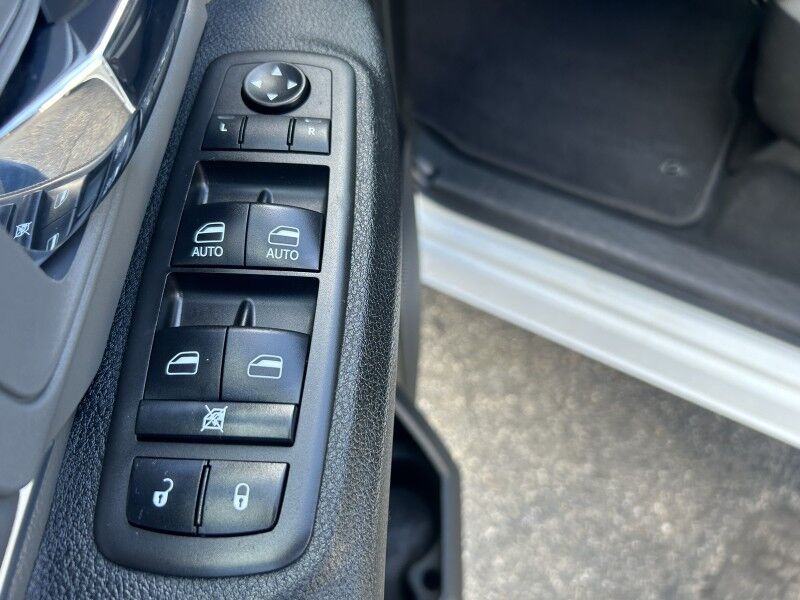 2022 Ram 1500 Classic SLT photo 8