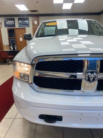 2022 Ram 1500 Classic SLT Crew Cab 4x4 5'7 Box Charlotte NC