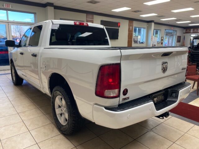 2022 Ram 1500 Classic SLT Crew Cab 4x4 5'7 Box