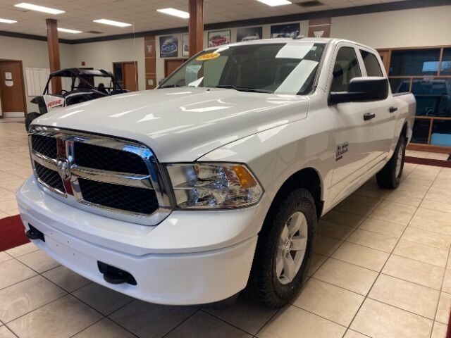 2022 Ram 1500 Classic SLT Crew Cab 4x4 5'7 Box