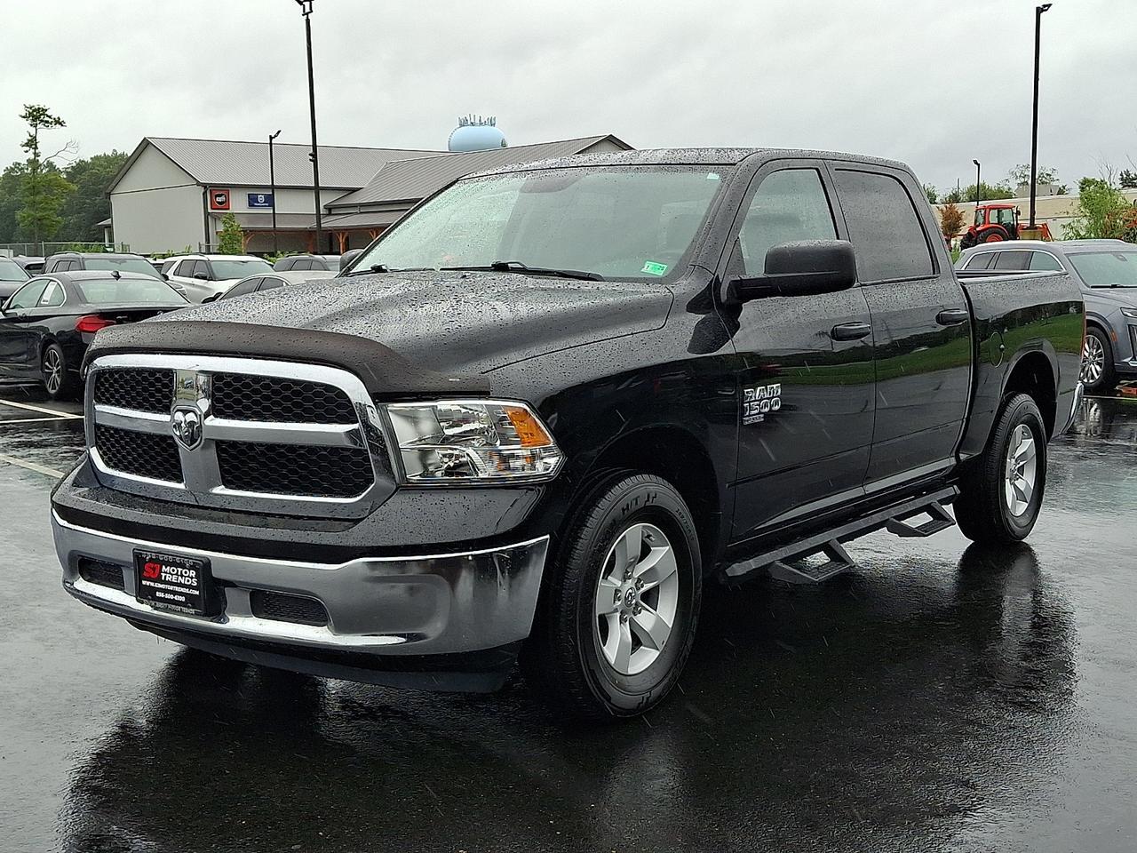 2022 Ram 1500 Classic SLT Crew Cab 4x4 5'7" Box