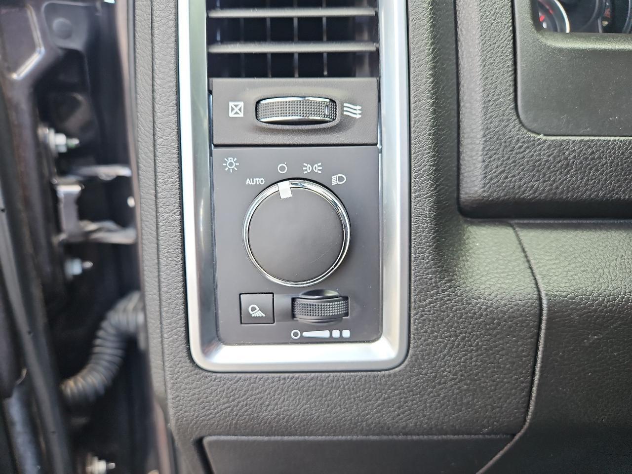 2022 Ram 1500 Classic Warlock photo 14