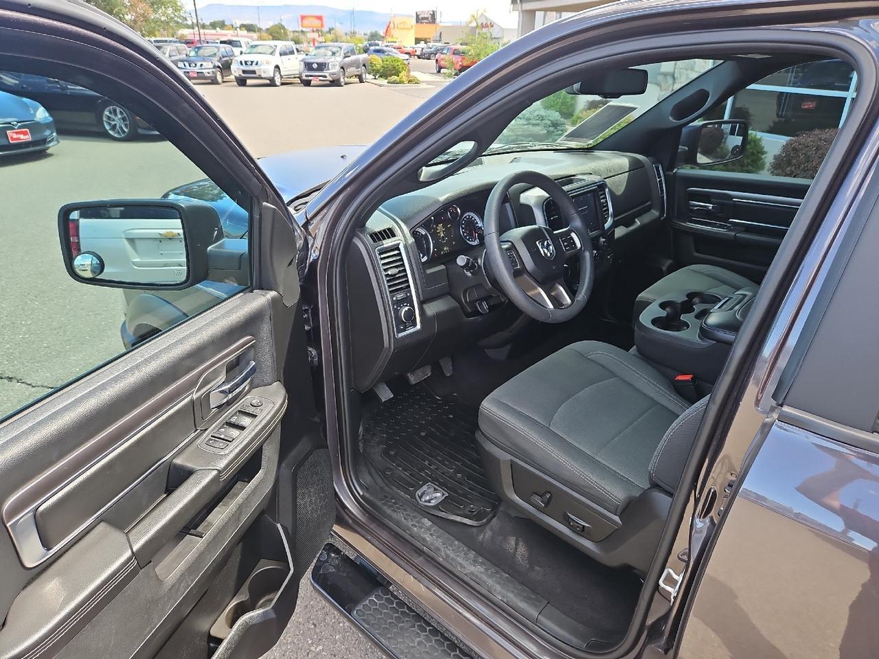 2022 Ram 1500 Classic Warlock photo 7