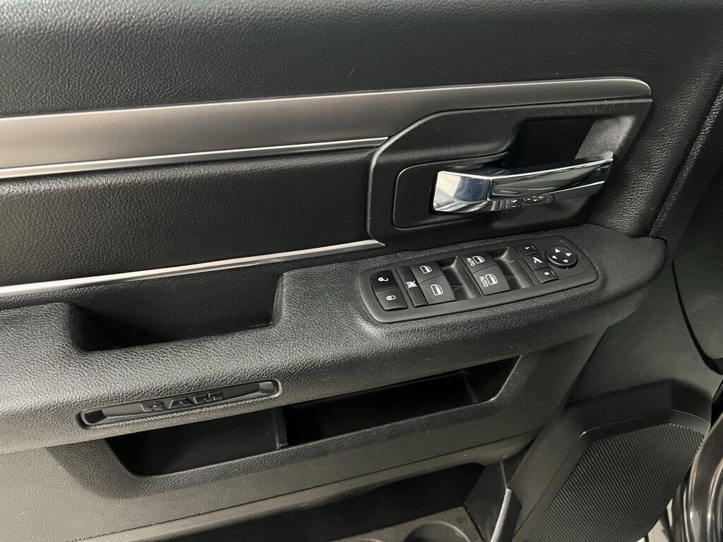 2022 Ram 1500 Classic Warlock photo 24