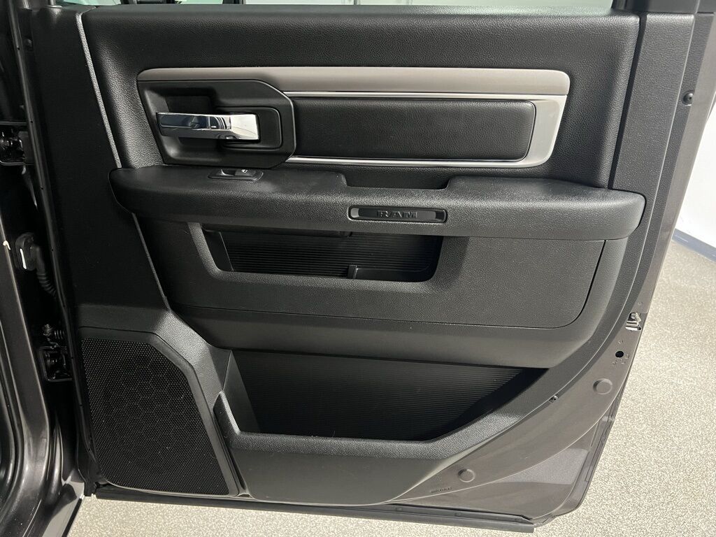 2022 Ram 1500 Classic Warlock photo 44