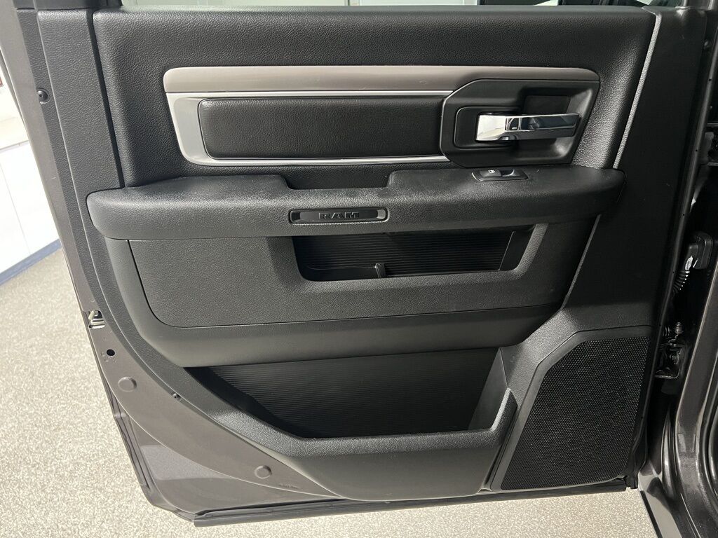 2022 Ram 1500 Classic Warlock photo 39