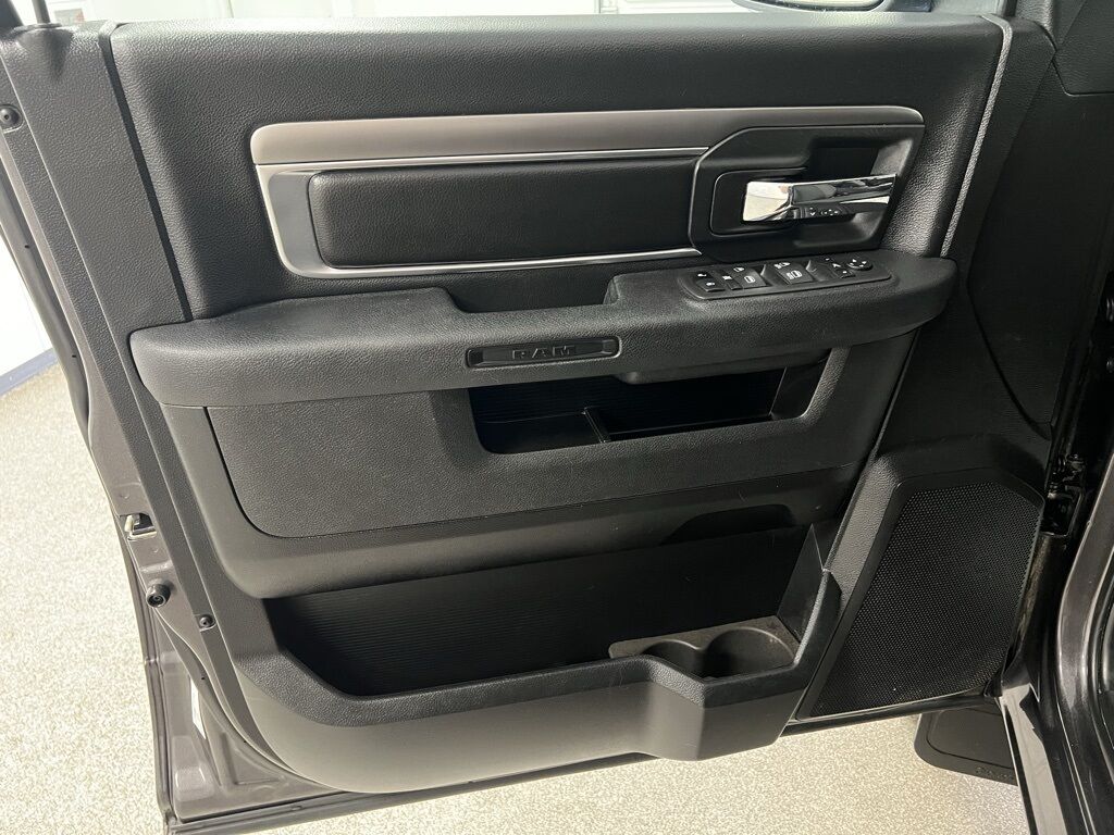 2022 Ram 1500 Classic Warlock photo 23