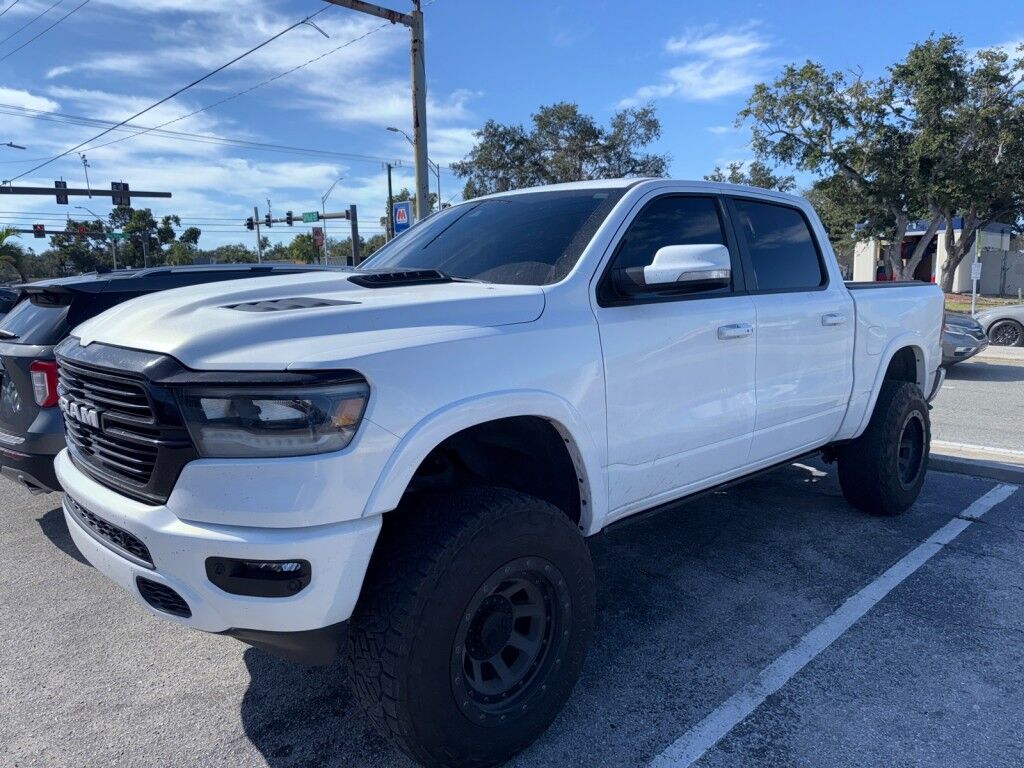 2022 Ram 1500 LARAMIE 2 PKG~NIGHT EDITION~LIFT KIT~POWER RUNNING BOARDS~DUAL PANE SUNROOF~ONLINE FINANCE AND SHIPPING AVAILABLE!!!!