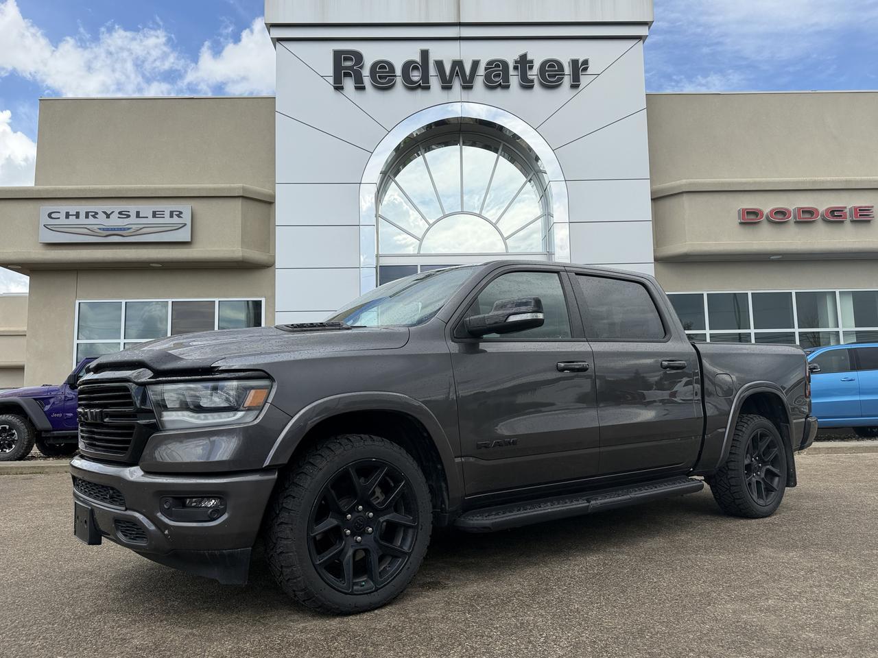 2022 Ram 1500 Laramie Crew Cab 4x4 | HEMI V8 | Low KMs | Heated Vented Leather Seats | Touchscreen | Remote Start