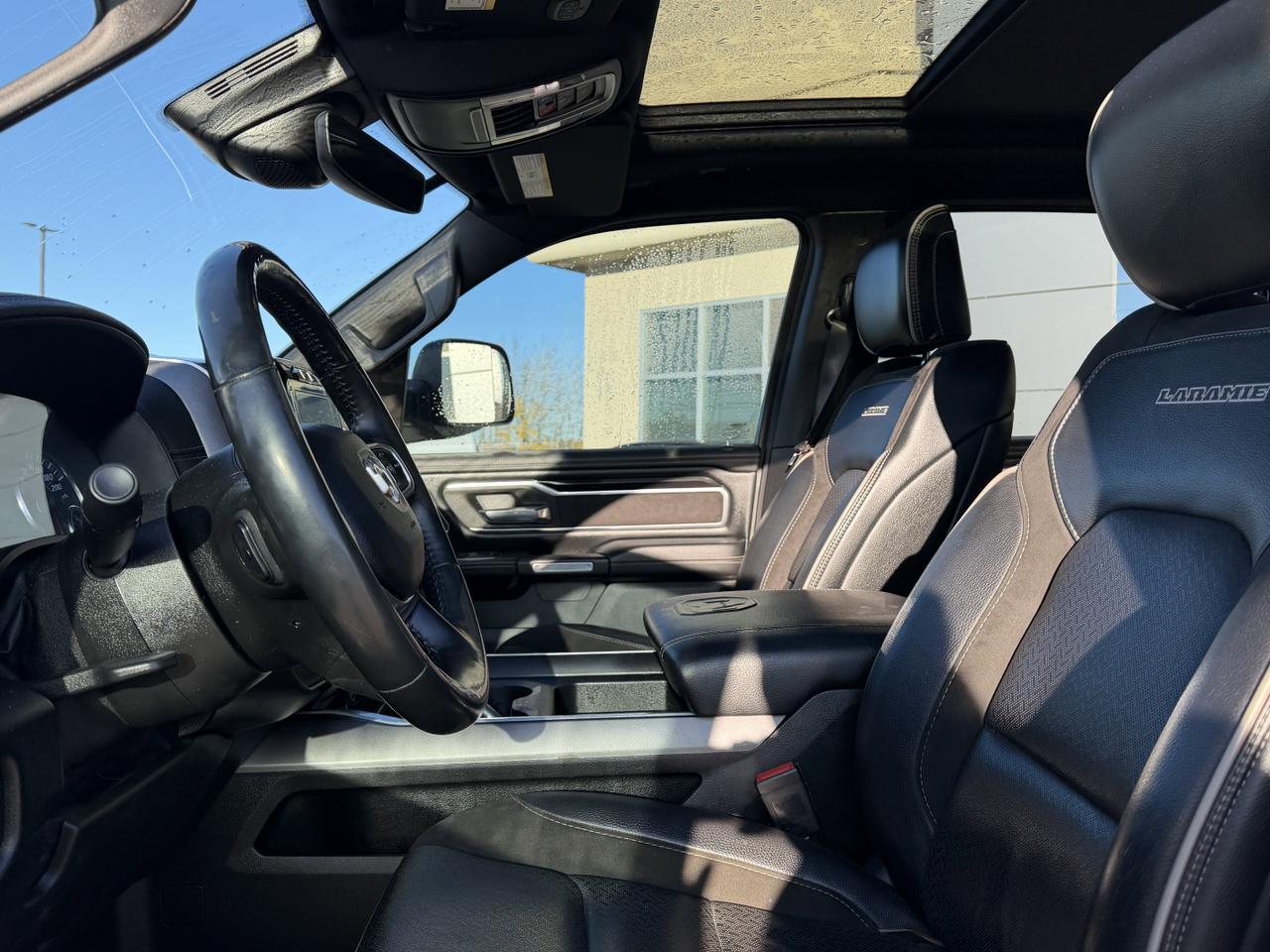 2022 Ram 1500 Laramie Sport Crew Cab 4x4 | Low KMs | HEMI V8 | Leather | Sunroof | NAV Redwater AB