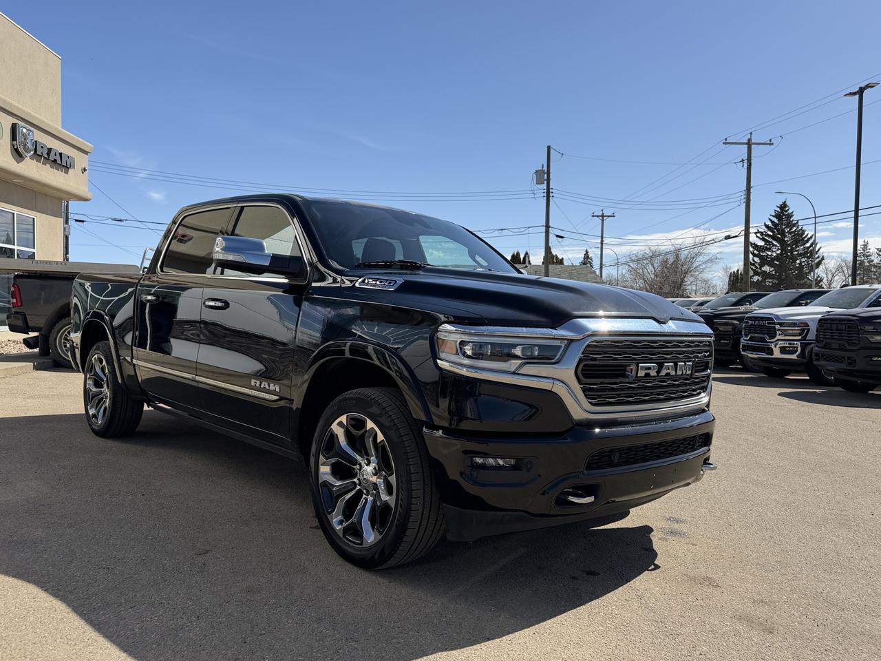 2022 Ram 1500 Limited Crew Cab 4x4 | Low KMs | V8 HEMI | 12IN Touchscreen | NAV | Leather | Heated Vented Seats Redwater AB