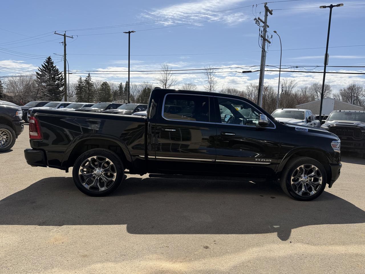2022 Ram 1500 Limited Crew Cab 4x4 | Low KMs | V8 HEMI | 12IN Touchscreen | NAV | Leather | Heated Vented Seats Redwater AB