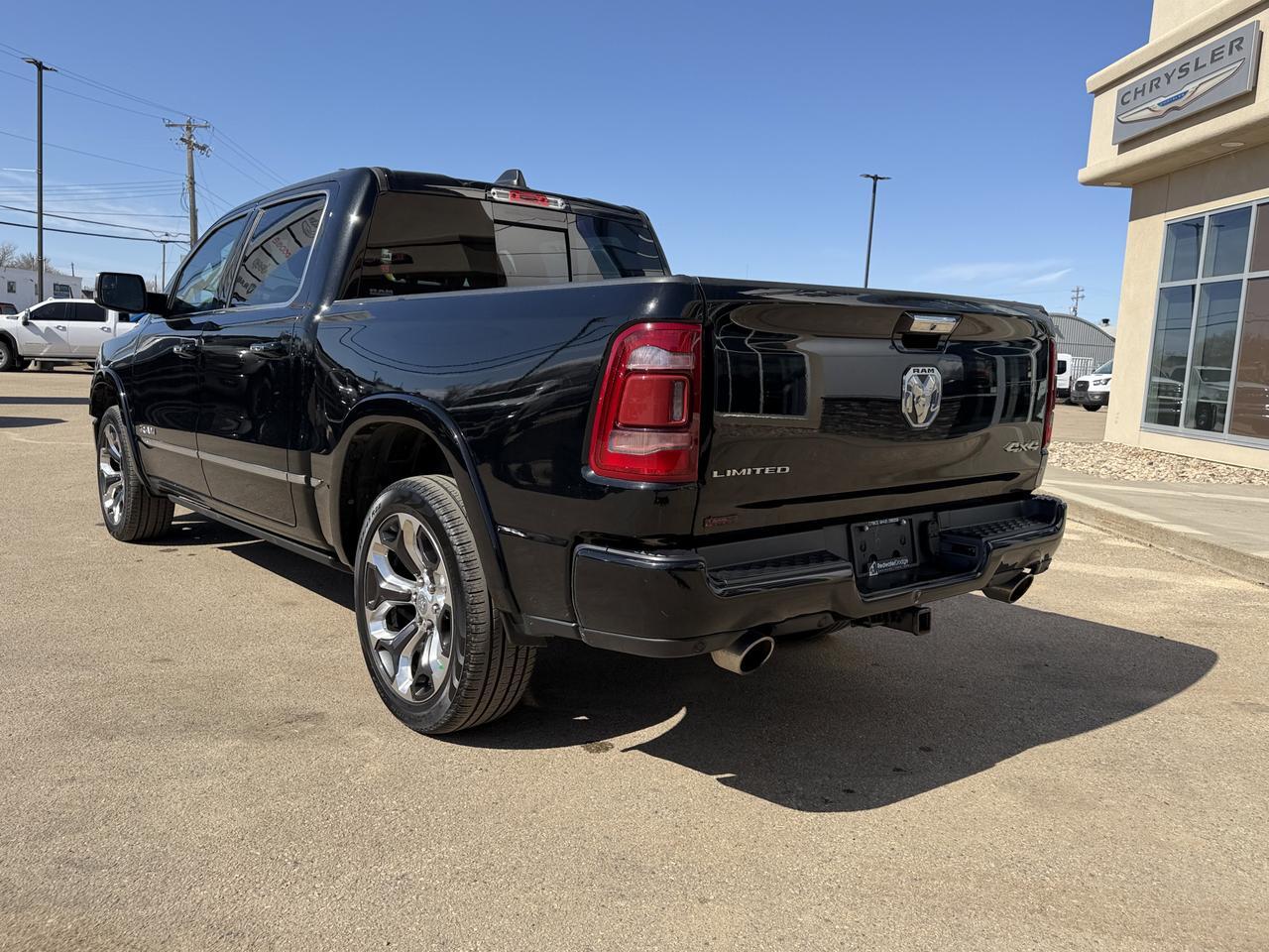 2022 Ram 1500 Limited Crew Cab 4x4 | Low KMs | V8 HEMI | 12IN Touchscreen | NAV | Leather | Heated Vented Seats Redwater AB