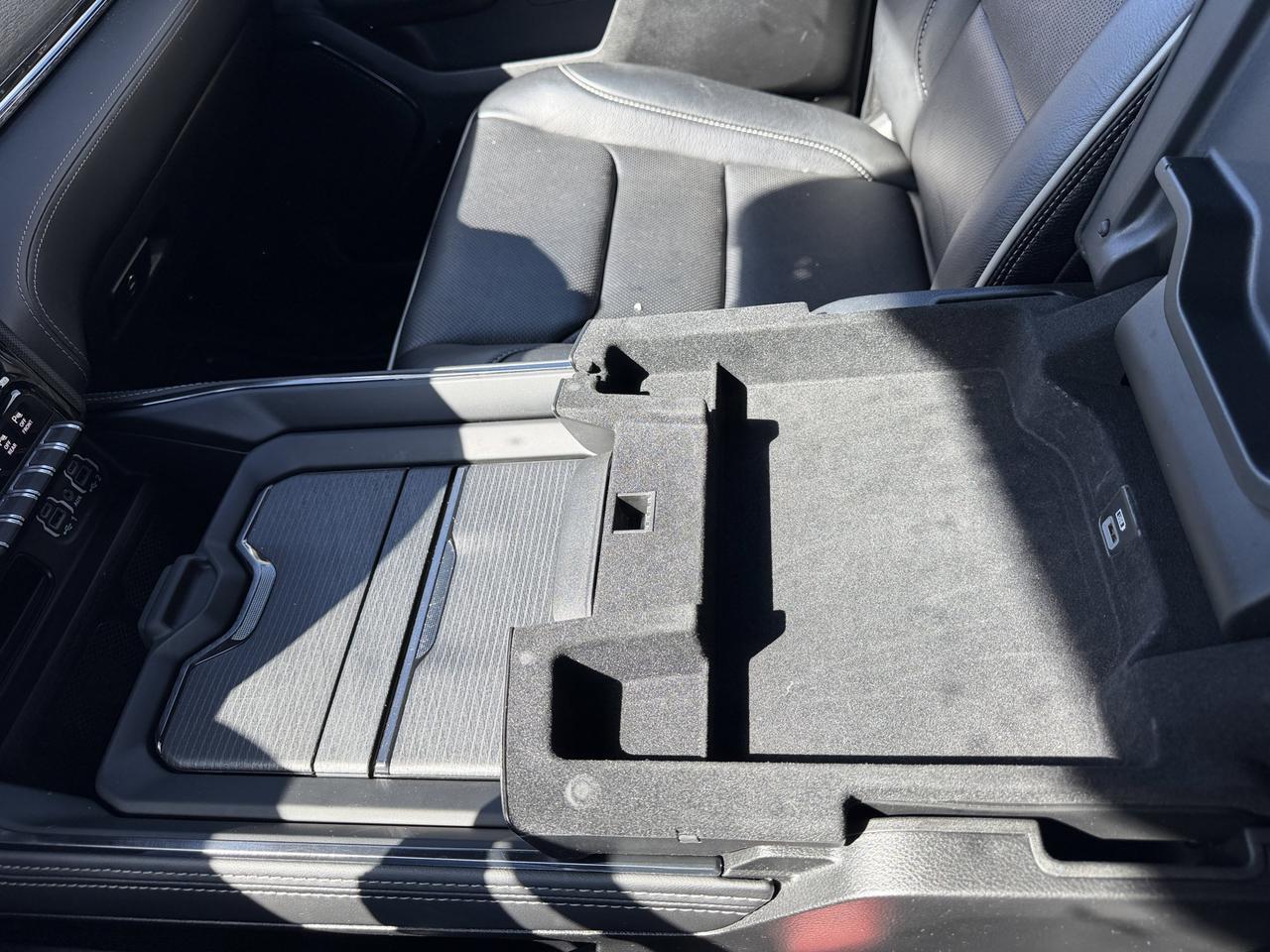 2022 Ram 1500 Limited Crew Cab 4x4 | Low KMs | V8 HEMI | 12IN Touchscreen | NAV | Leather | Heated Vented Seats Redwater AB
