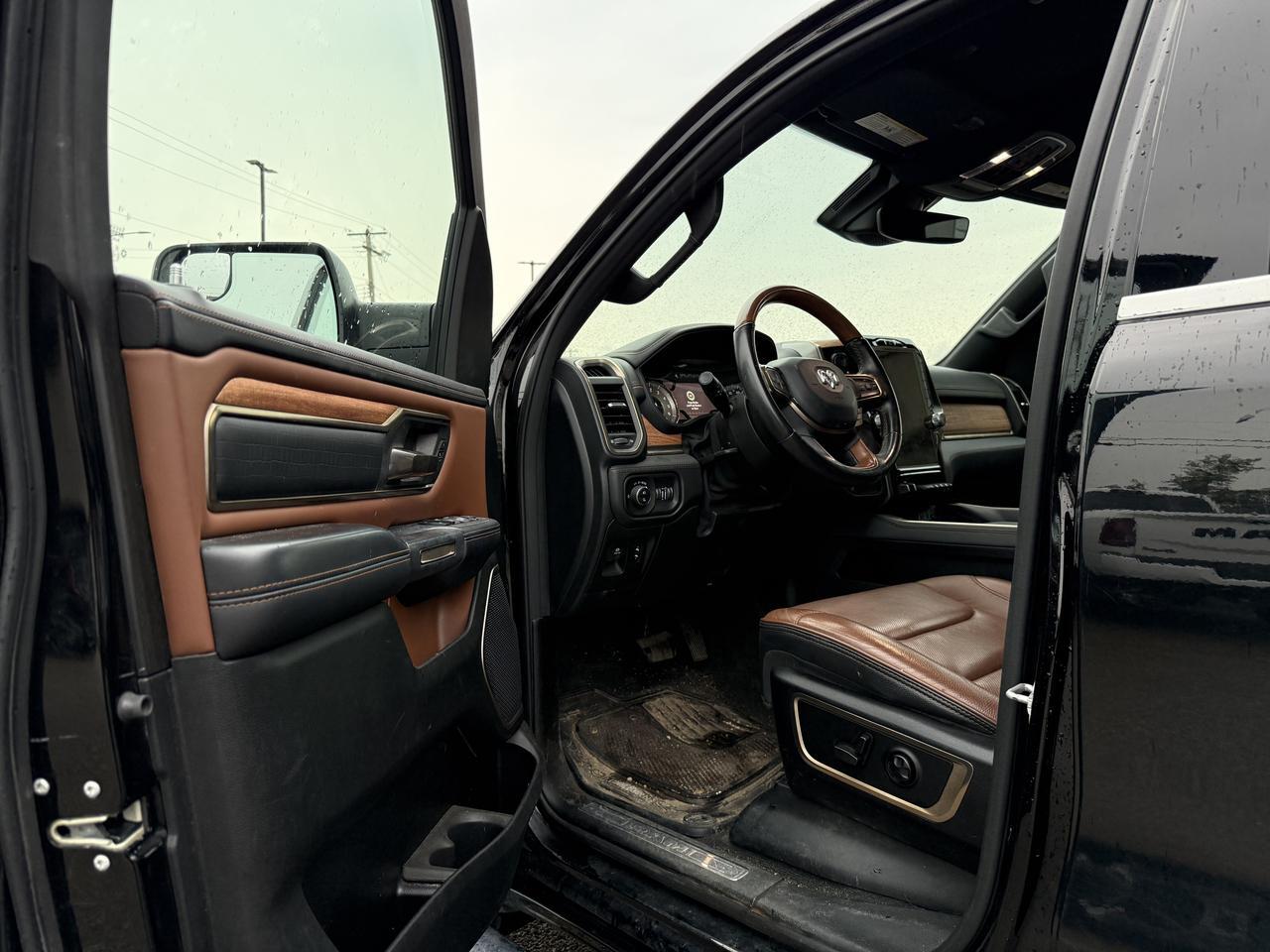 2022 Ram 1500 Limited Longhorn Crew Cab 4x4 | V8 HEMI | 12IN Touchscreen | NAV | Heated Vented Seats | Leather Redwater AB