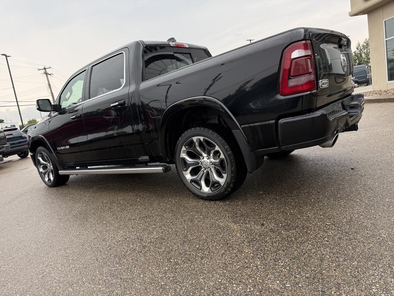 2022 Ram 1500 Limited Longhorn Crew Cab 4x4 | V8 HEMI | 12IN Touchscreen | NAV | Heated Vented Seats | Leather Redwater AB