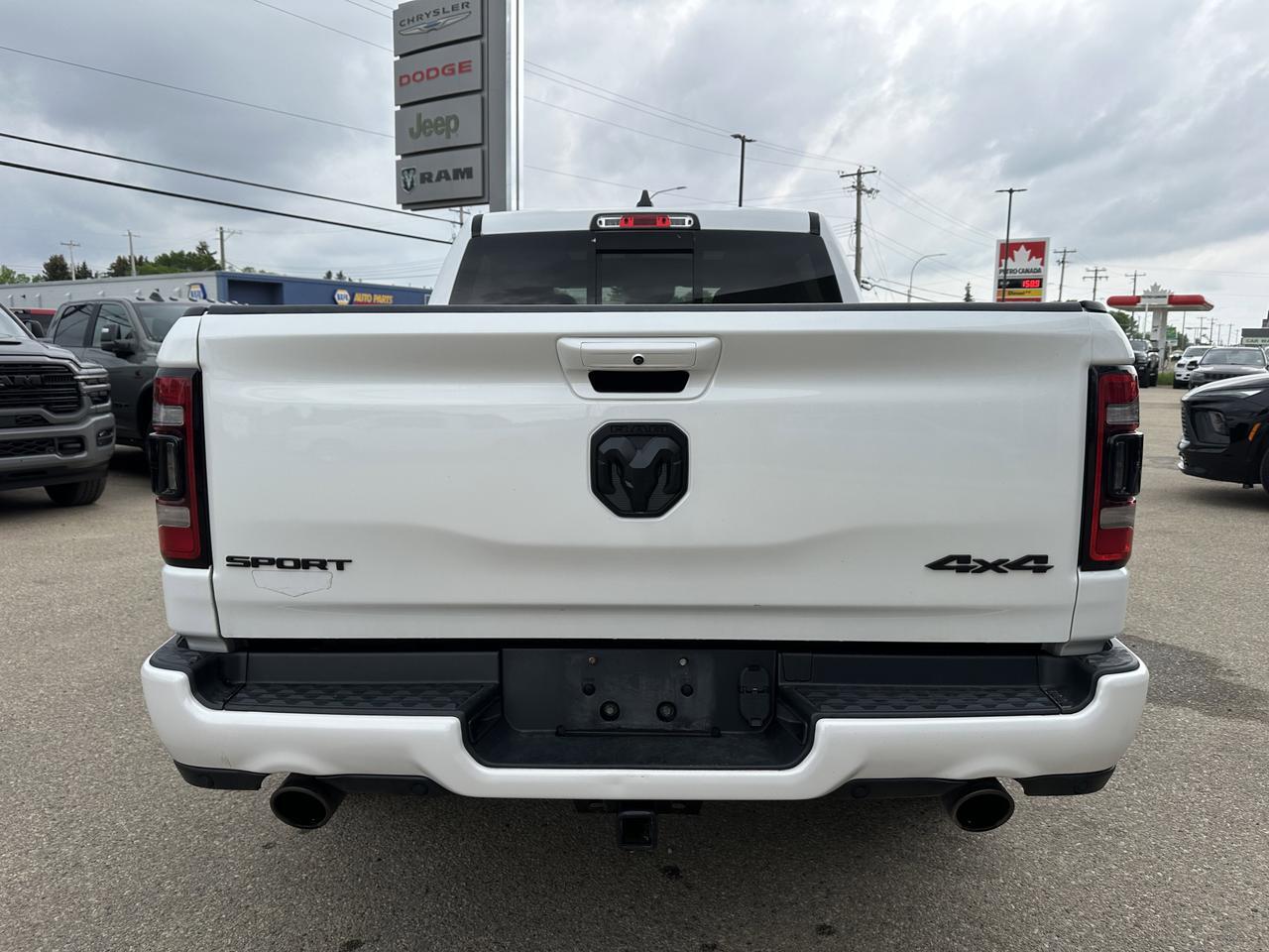 2022 Ram 1500 Sport Crew Cab 4x4 | HEMI V8 eTorque | Pano Sunroof | 12IN Touchscreen | NAV | Heated Seats Redwater AB