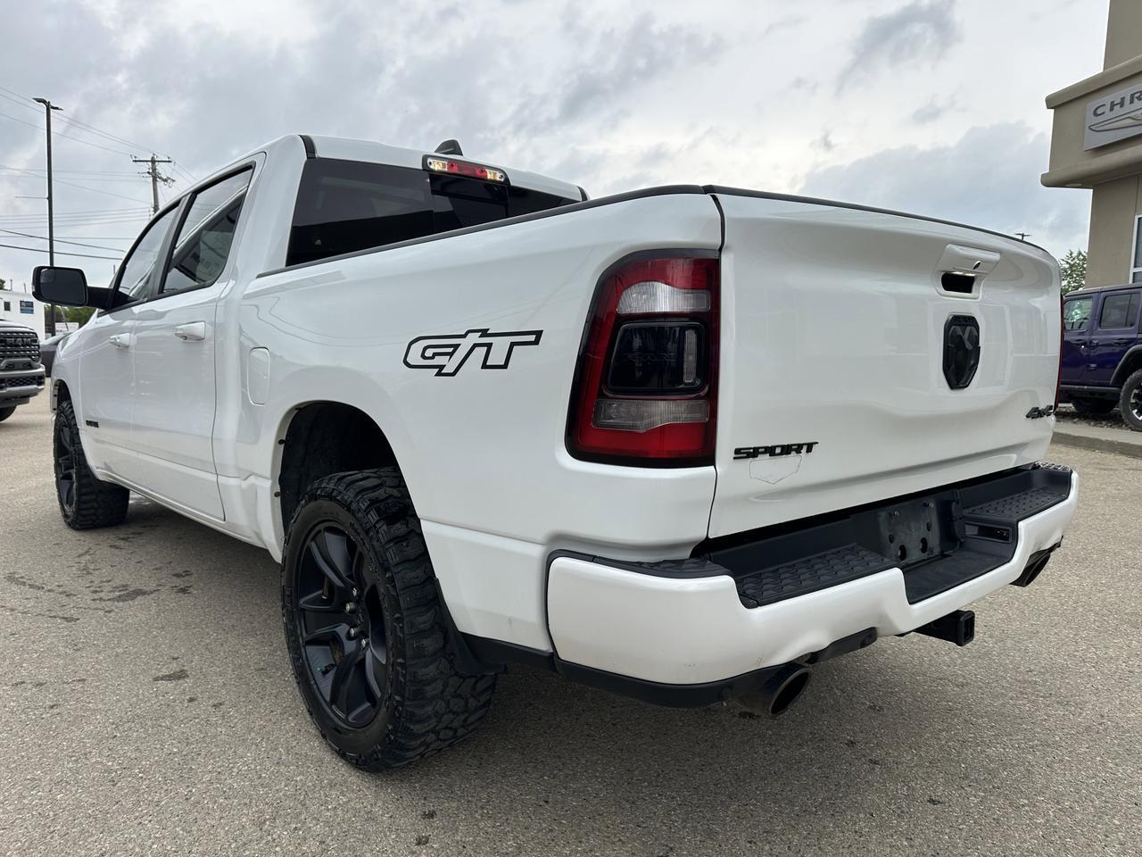 2022 Ram 1500 Sport Crew Cab 4x4 | HEMI V8 eTorque | Pano Sunroof | 12IN Touchscreen | NAV | Heated Seats Redwater AB