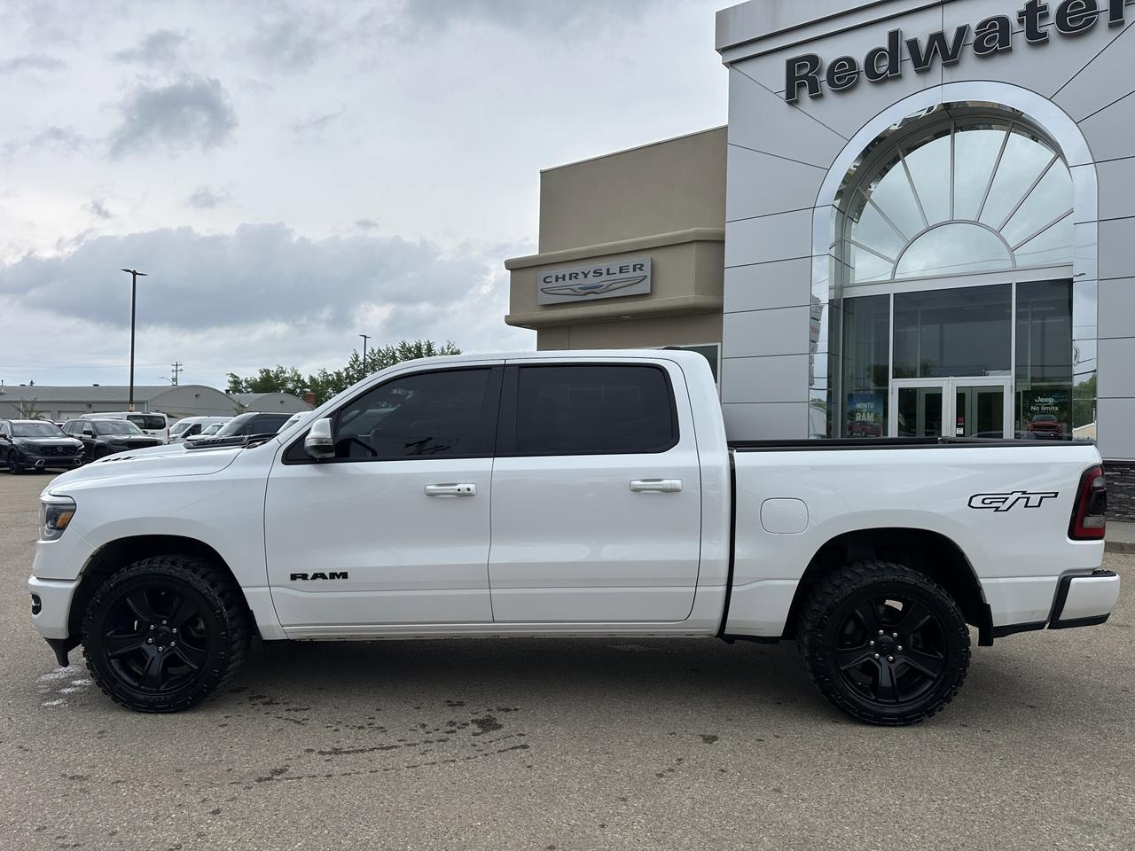 2022 Ram 1500 Sport Crew Cab 4x4 | HEMI V8 eTorque | Pano Sunroof | 12IN Touchscreen | NAV | Heated Seats Redwater AB